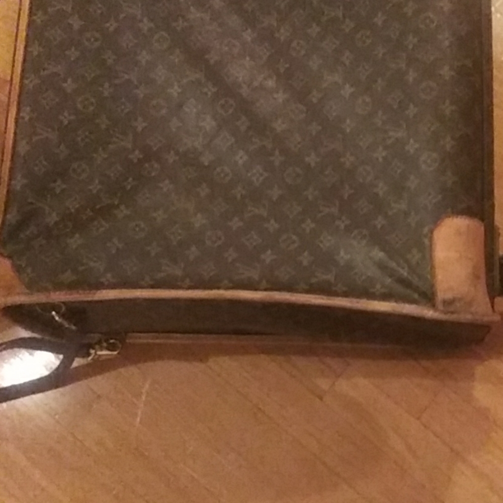 AUTHENTIC. LV LARGE SUITCASE - Picture 7 of 8